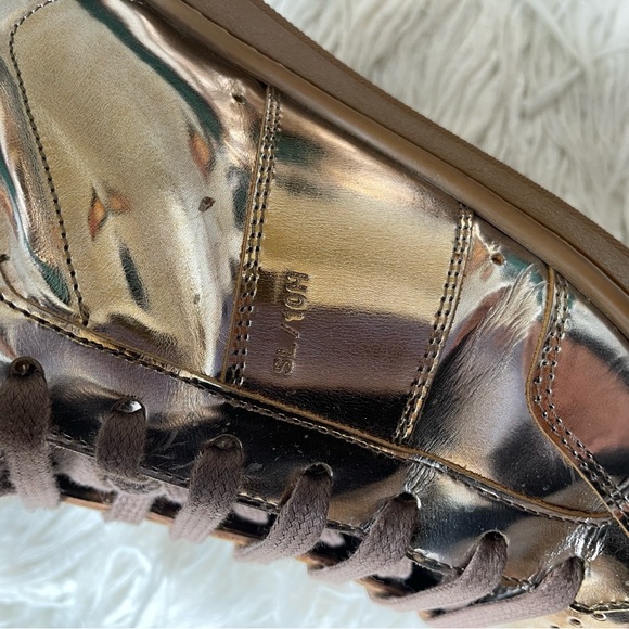 Saint Laurent SL/10H Signature Court Classic Metallic Leather High-Top Sneakers - Picture 12 of 12